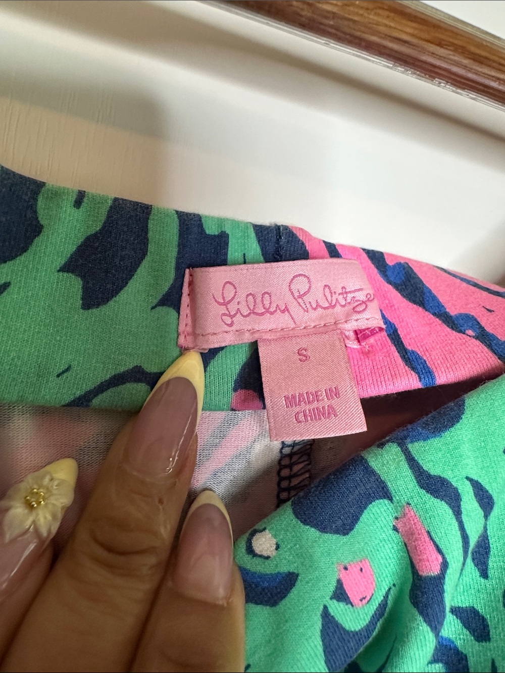 Lilly Pulitzer Navy Tropical Shift Dress in Pink & Green Size Small - Picture 2 of 4